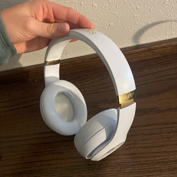 Beats Studio 3 Ft Dre Barley worn and I just don’t wear anymore